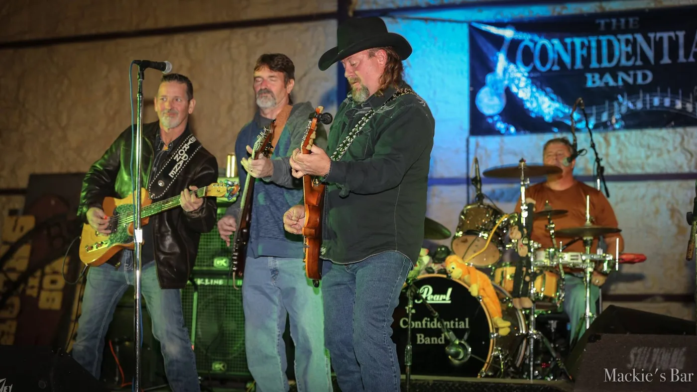 Live music at Mackie's