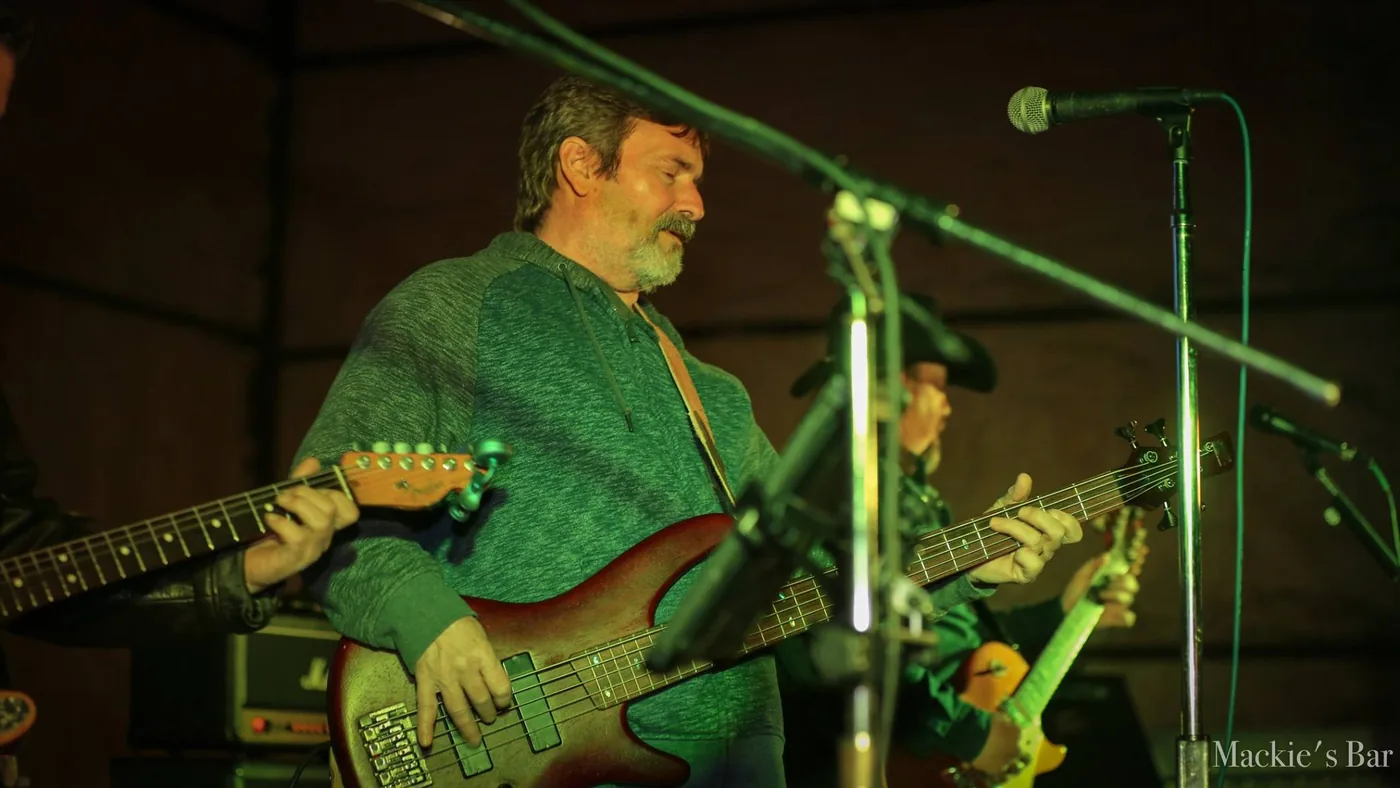 Live music at Mackie's