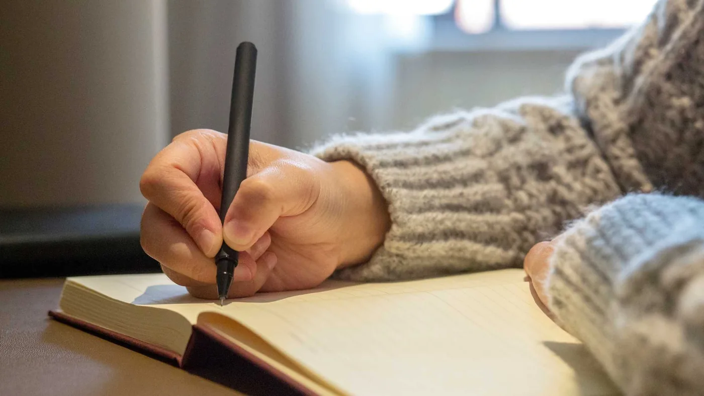 how do you become a scriptwriter​